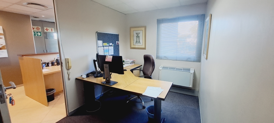 To Let commercial Property for Rent in Rosenpark Western Cape